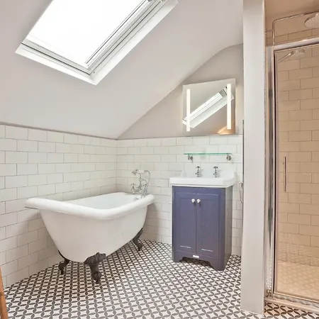 Bumble Choo - Windermere, District